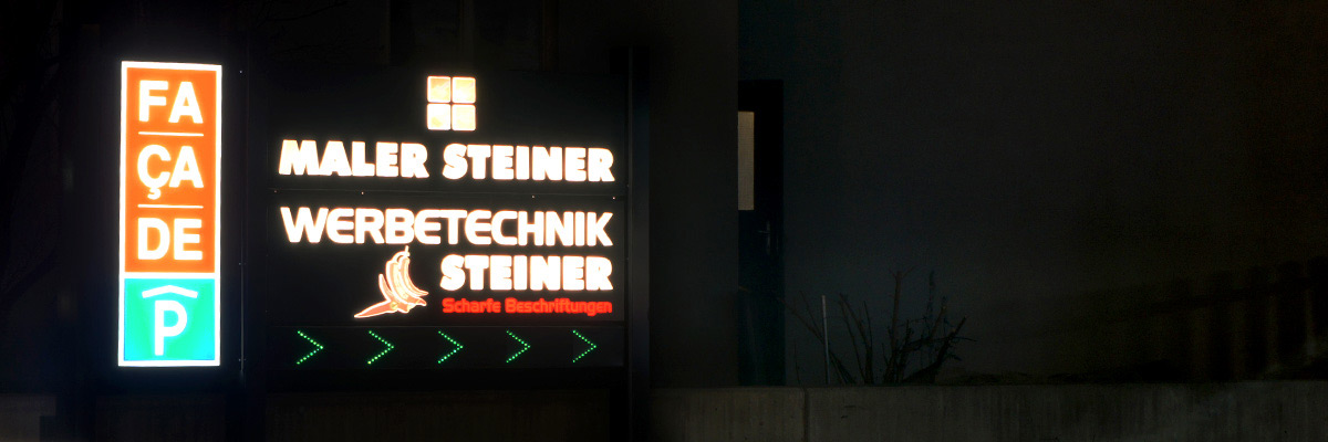 Malerei Steiner und Werbetechnik Steiner - Leuchtpylon mit dekupierter Schrift und durchgesteckten leuchtenden Plexibuchstaben