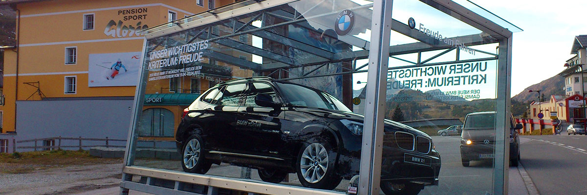BMW Austria Obertauern - Glaskubus beschriftet mit geplotteter Hochleistungsfolie und Digitaldruck