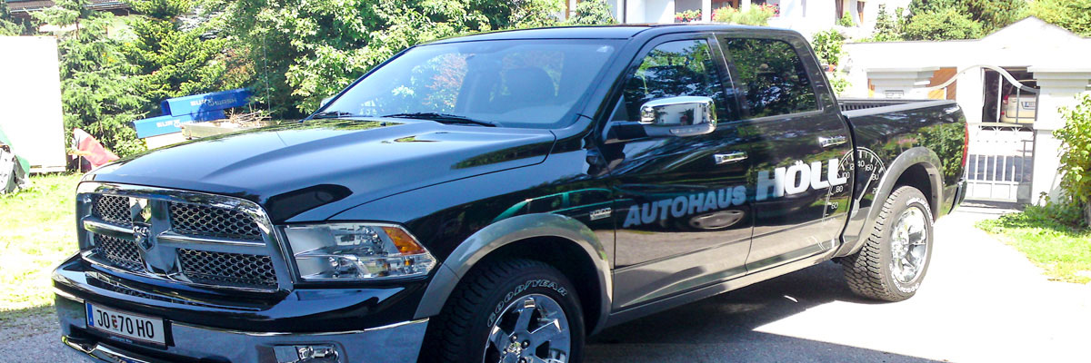 Autohaus Hoell Flachau - Dodge Ram Beschriftung mit gegossener weißer Hochleistungsfolie