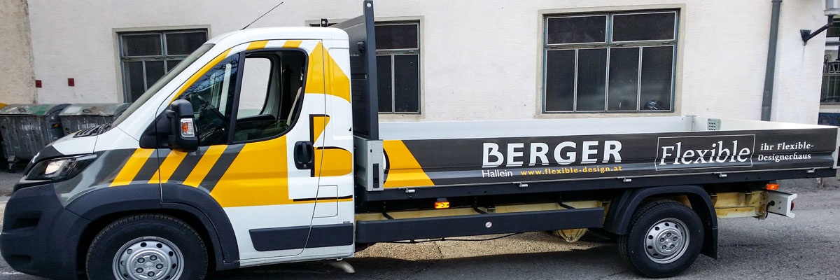 Berger Holzbau Hallein - Pritschenwagen mit Digitaldruck auf Autofolie beklebt